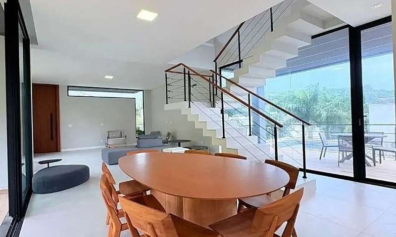 Casa Com 3 Dormitóri...
