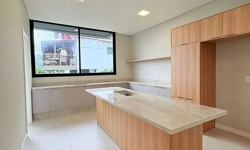 Casa Com 3 Dormitóri...