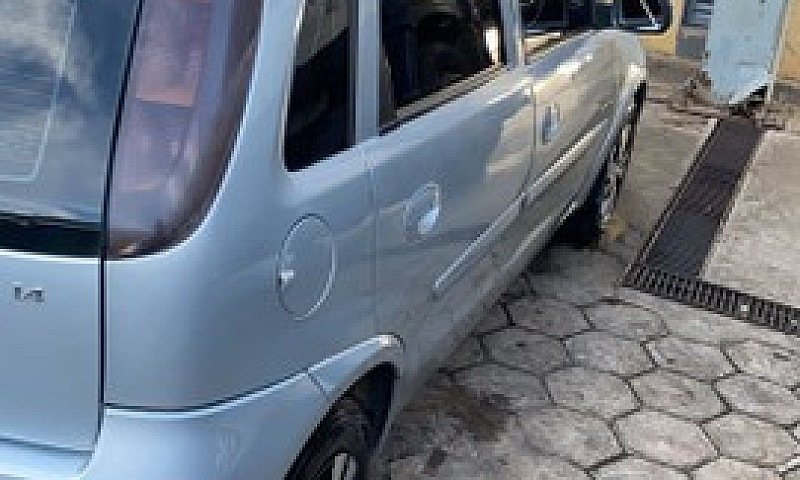 Corsa Hatch ...