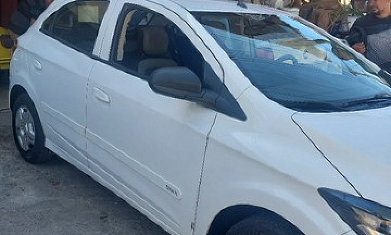 Vendo Onix Lt 14/15...