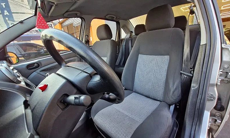 Fiesta Sedan 1.6 Cla...