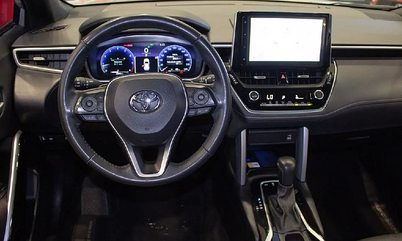 Toyota Corolla Cross...