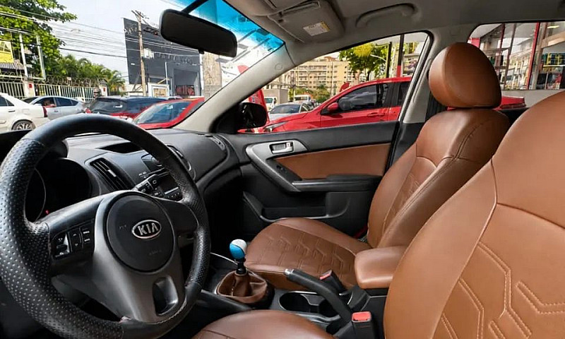 Kia Motors Cerato 1....