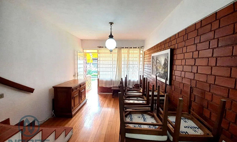 Casa Com 2 Dormitóri...