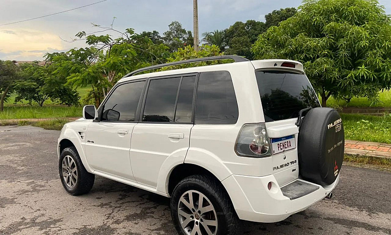 Mitsubishi Pajero Tr...