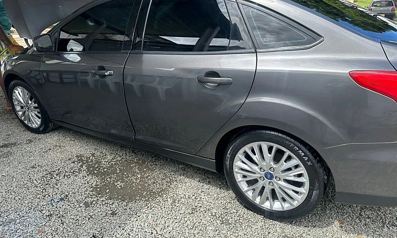 Ford Focus Fastback ...