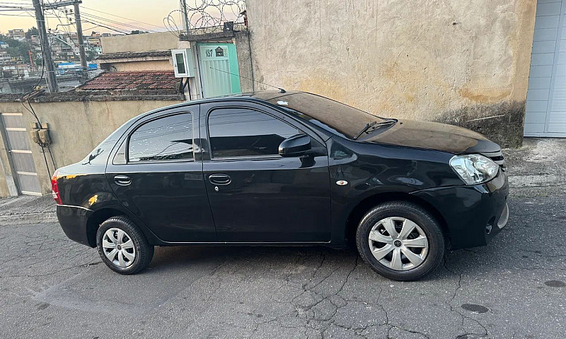 Toyota Etios Xs Seda...