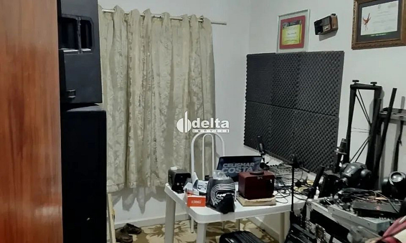 Casa Residencial Com...