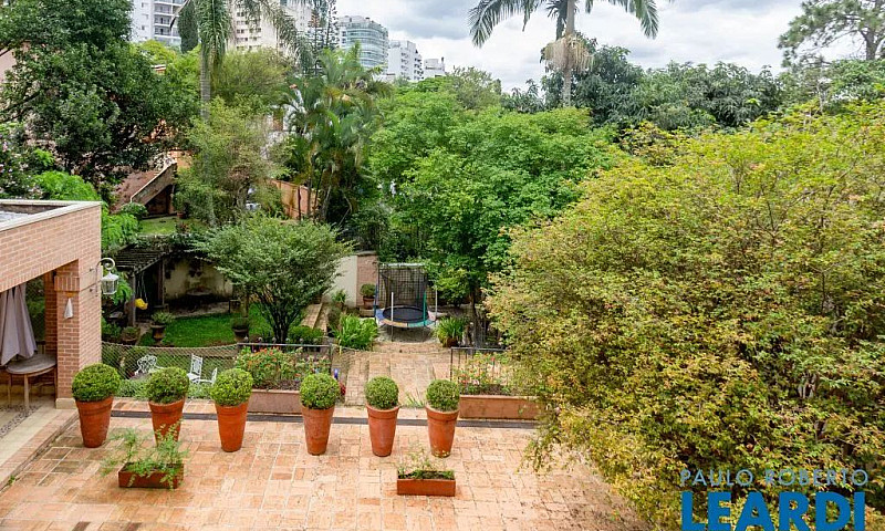 Casa Assobradada - P...
