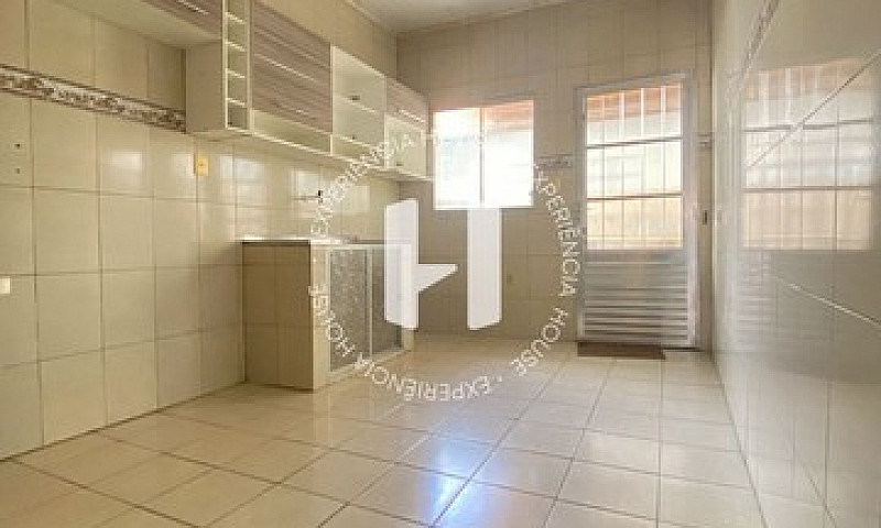 Casa No Eduardo Gome...