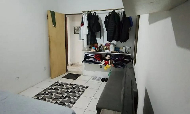 Alugo Casa Com  1 Qu...