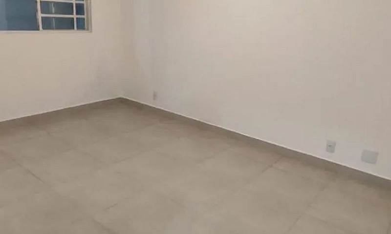 Alugo Casa Térrea Qn...
