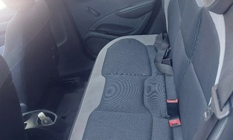 Vendo Onix Lt 14/15...