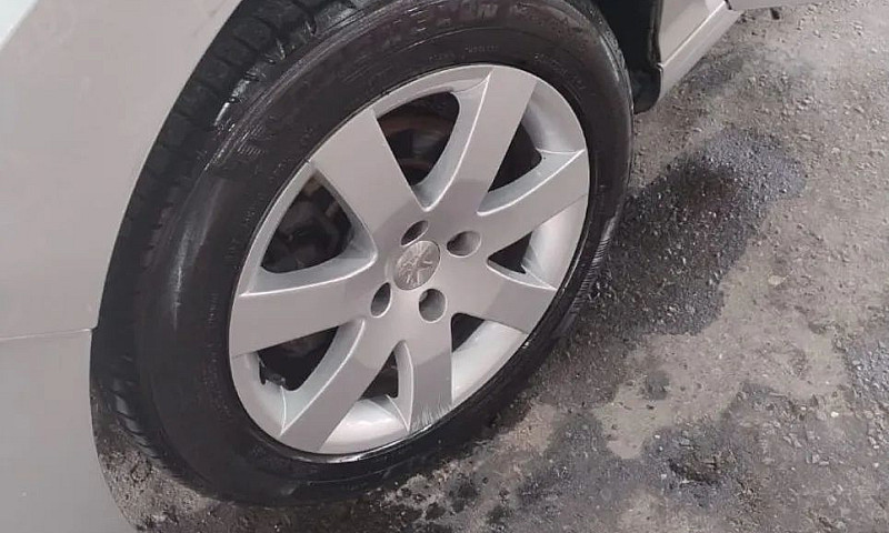 Peugeot 408...