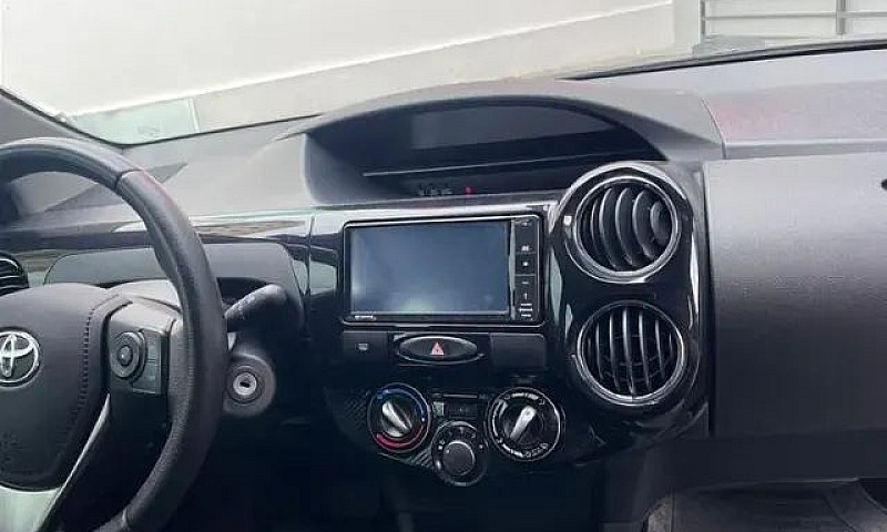 Toyota Etios Xls Sed...