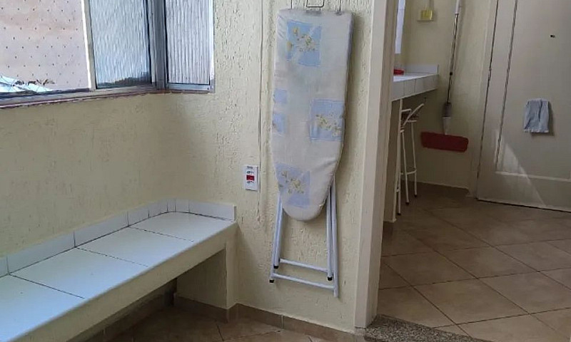 Quarto Moça Barra Fu...
