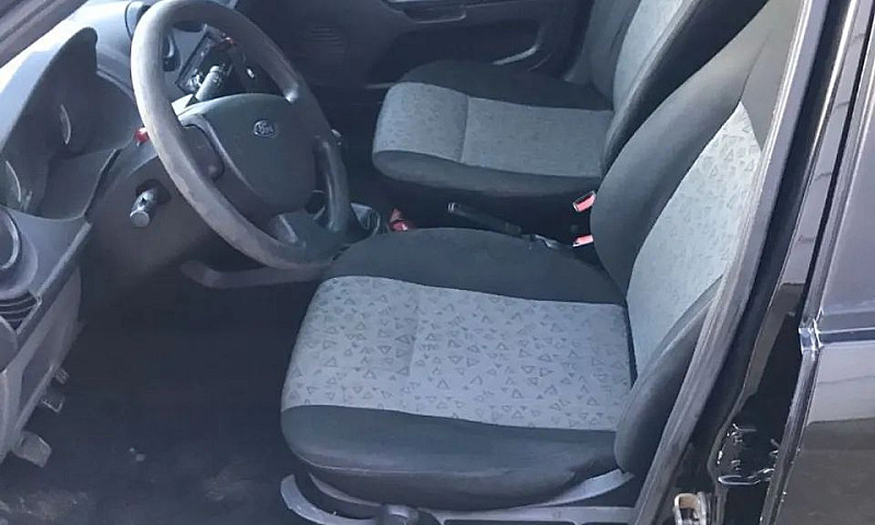 Ford Fiesta Sed. 1.6...