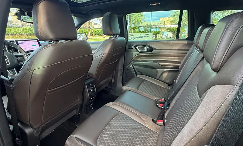 Jeep Commander Overl...