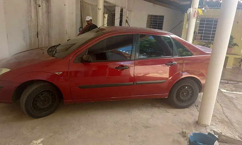 Ford Focus Sedan 1.6...