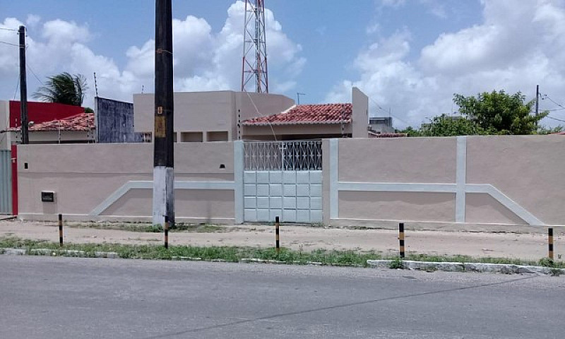 Casa Com 3 Dormitóri...