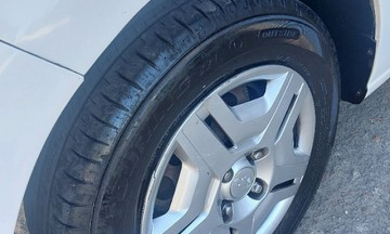 Vendo Onix Lt 14/15...