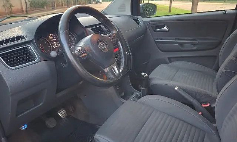 Volkswagen Space Cro...