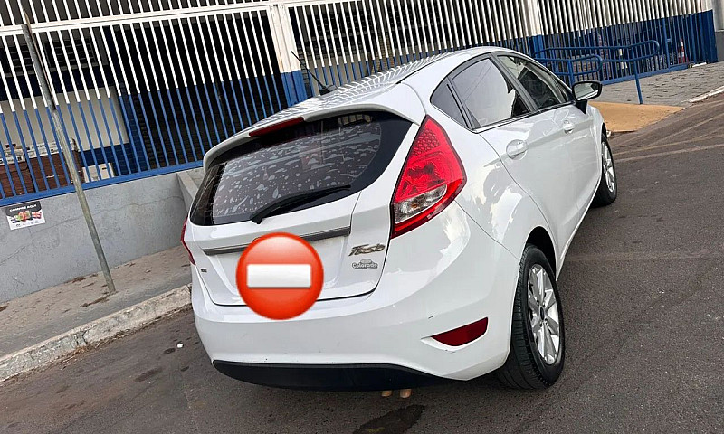 Ford Fiesta Se 1.6 1...