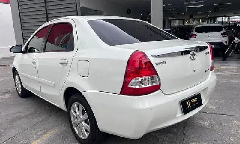Toyota Etios Xls Sed...