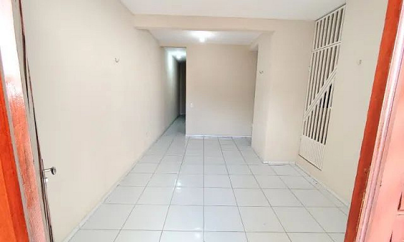 Casa Com 2 Quartos E...