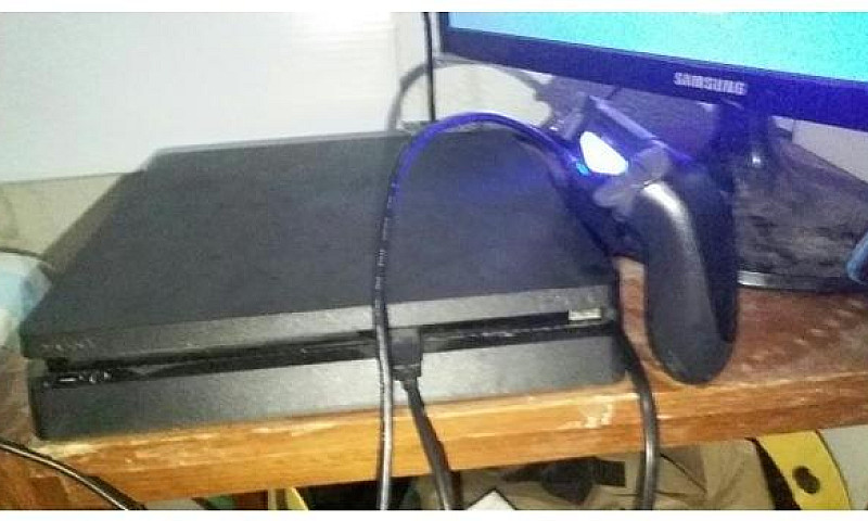 Playstation 4 Slim...