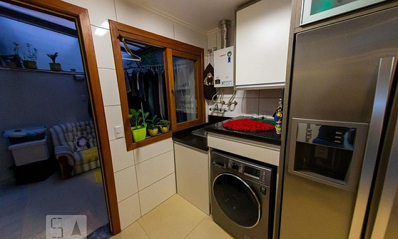 Casa Com 3 Dormitóri...