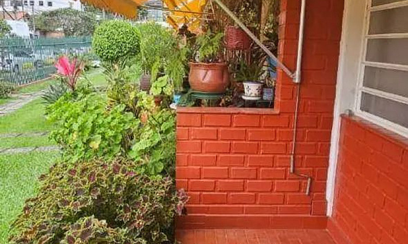 Casa Com 2 Dormitóri...