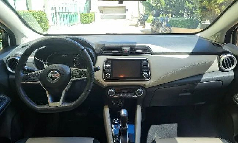 Nissan Versa Exclusi...