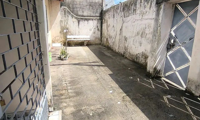 Casa Comercial, Em F...