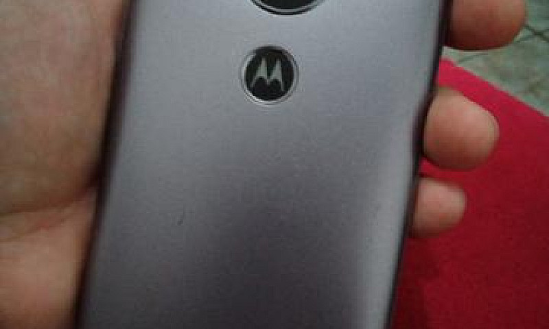Moto E5...