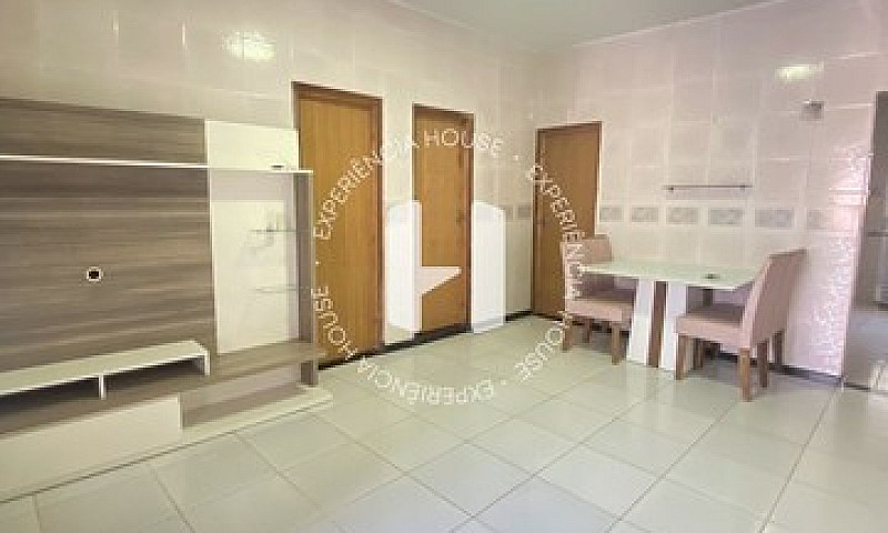 Casa No Eduardo Gome...