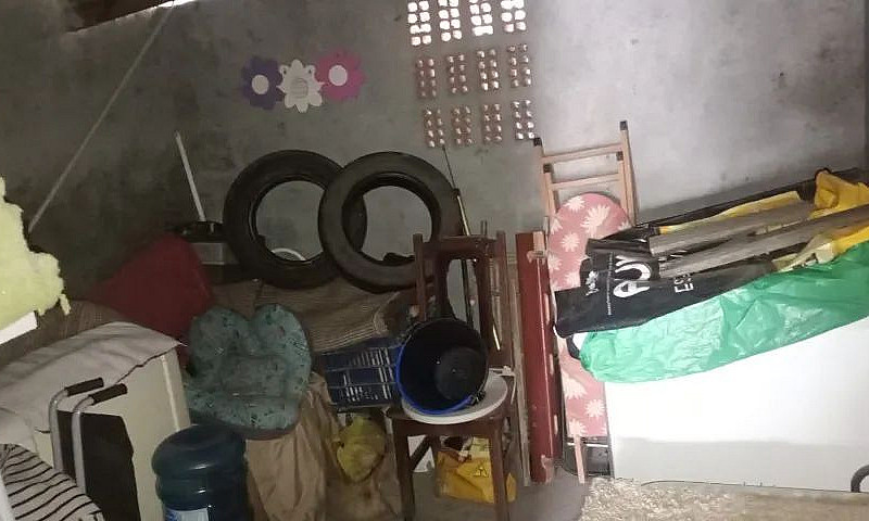Casa Com 02 Quartos ...