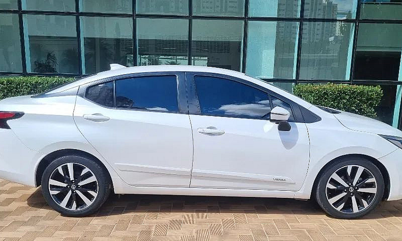 Nissan Versa Exclusi...