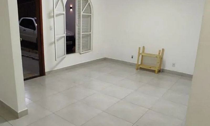 Alugo Casa Térrea Qn...