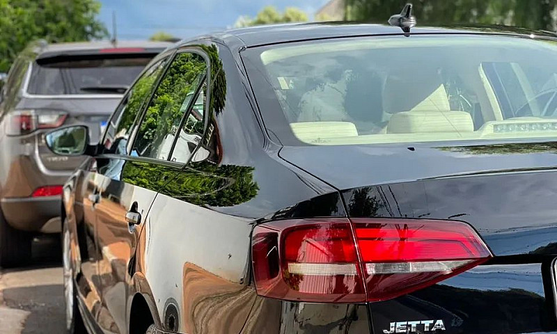 Volkswagen Jetta Com...
