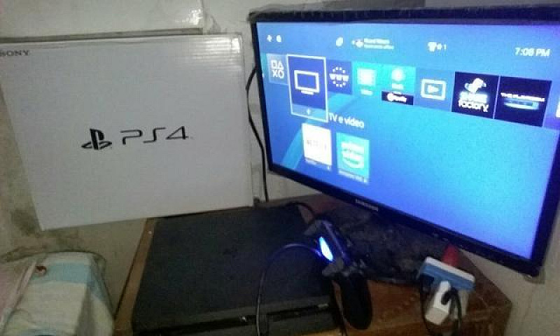 Playstation 4 Slim...