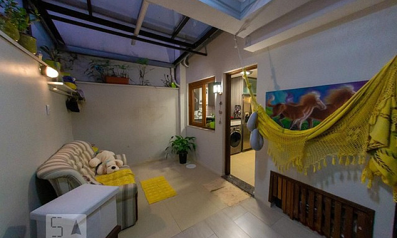 Casa Com 3 Dormitóri...