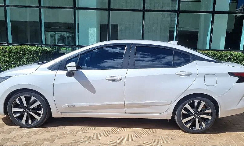 Nissan Versa Exclusi...