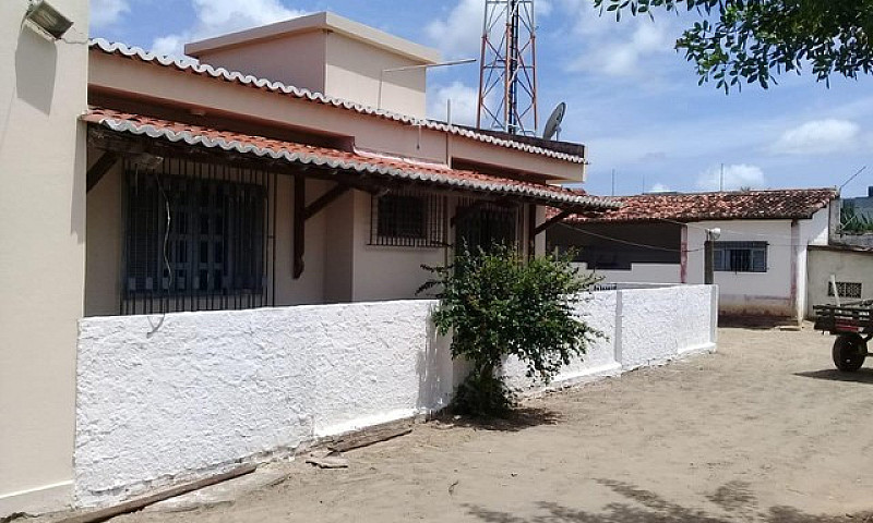 Casa Com 3 Dormitóri...