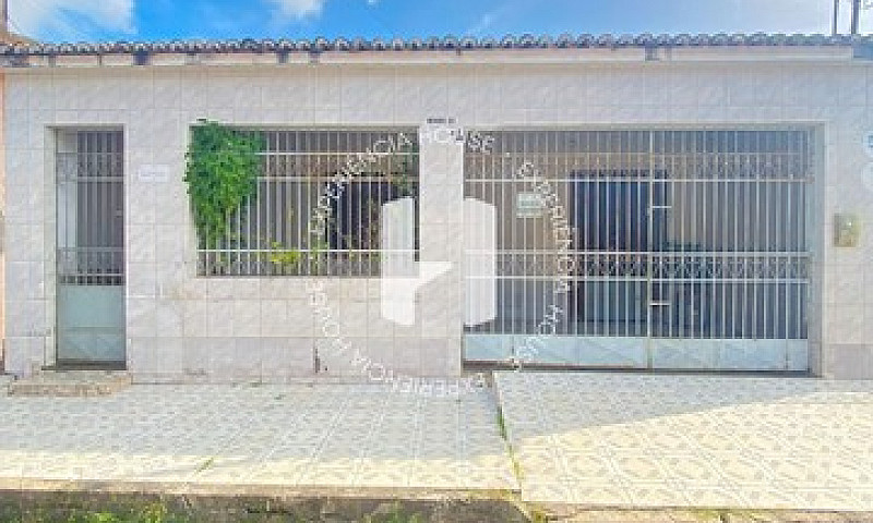 Casa No Eduardo Gome...