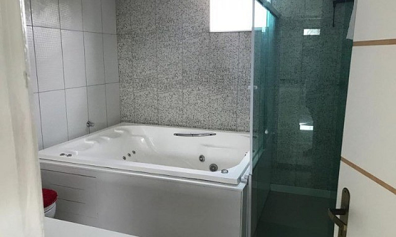 Aluga-Se Casa De Alt...