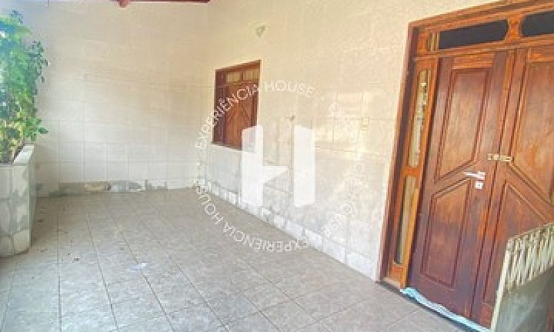Casa No Eduardo Gome...