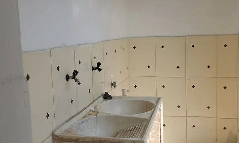 Aluga- Se Uma Casa E...