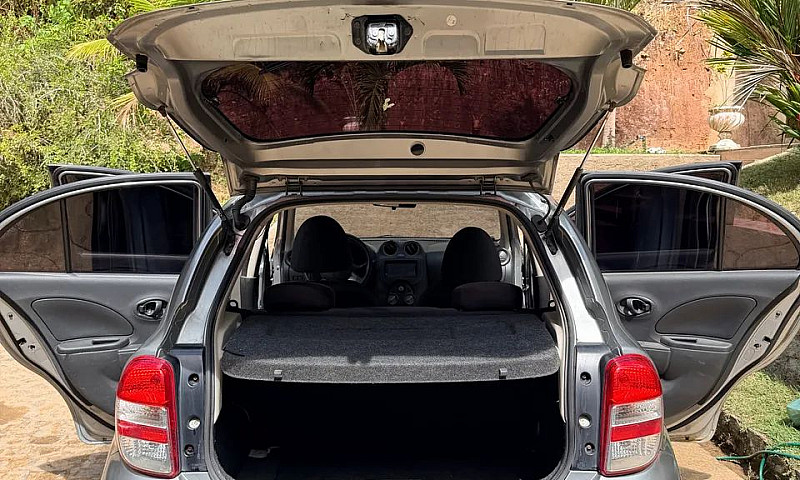 Nissan March S 1.0 1...