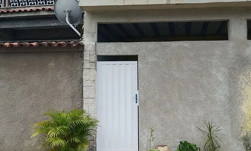 Alugo Casa Com  1 Qu...